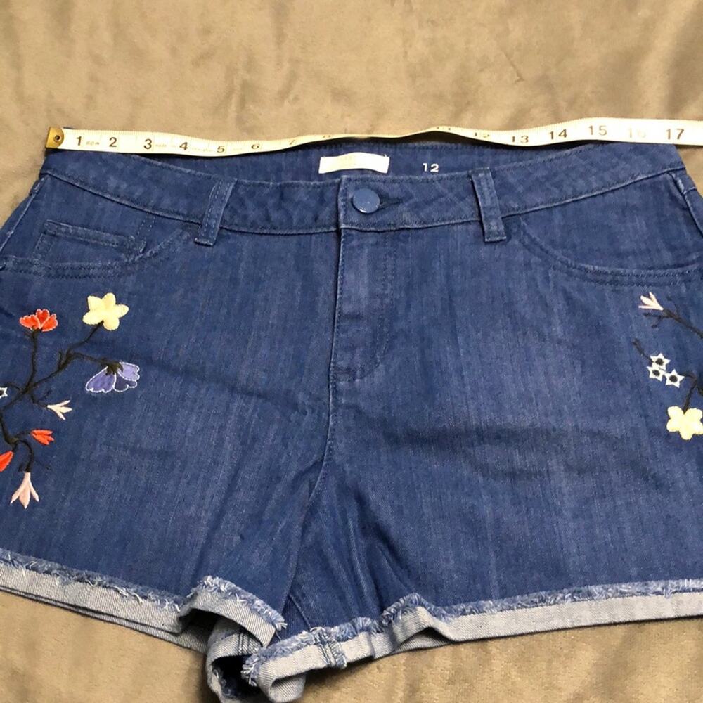 LC Lauren Conrad Embroidered Denim Shorts NWT Woman Size 12 - Picture 6 of 8